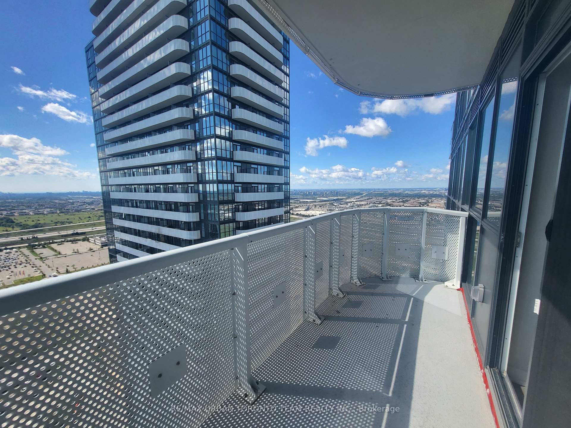 Photo 7 of Unit 3905, 225 Commerce Street, Vaughan, Vaughan Corporate Centre — HOMEH