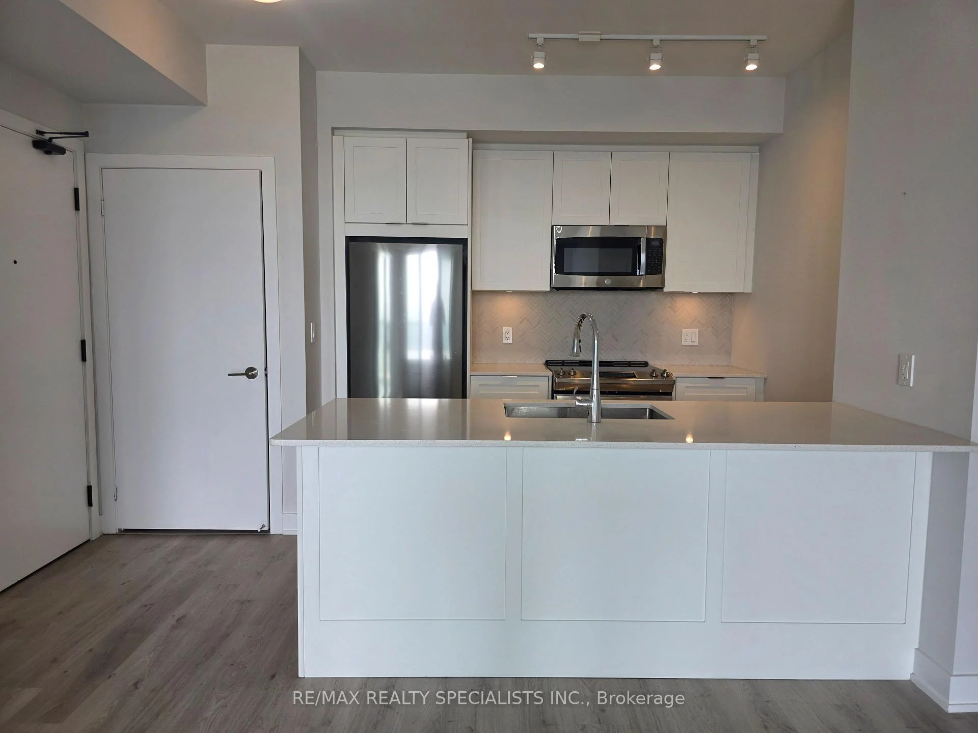 Photo 8 of Unit 1407, 430 Square One Drive, Mississauga, City Centre — HOMEH