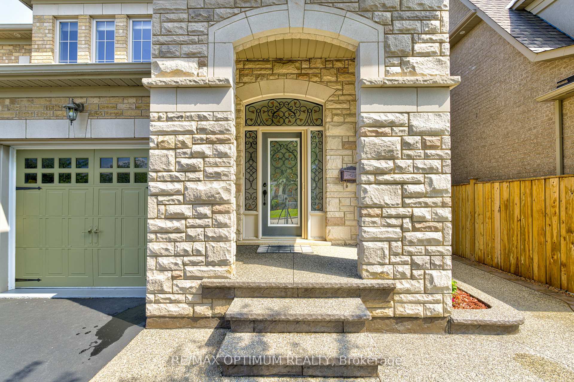 Photo 4 of 60 Impulse Circle, Brampton, Credit Valley — HOMEH