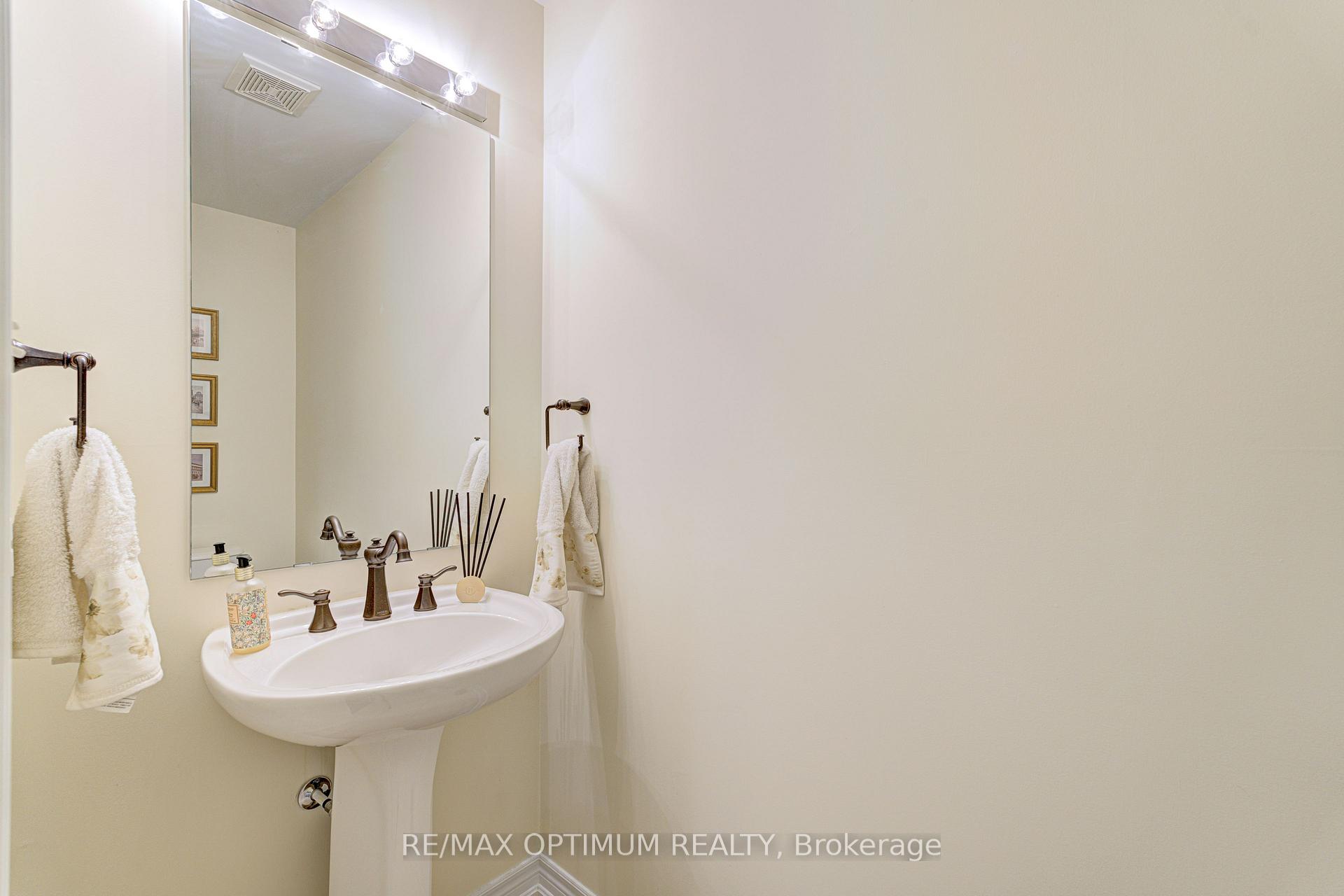 Photo 21 of 60 Impulse Circle, Brampton, Credit Valley — HOMEH