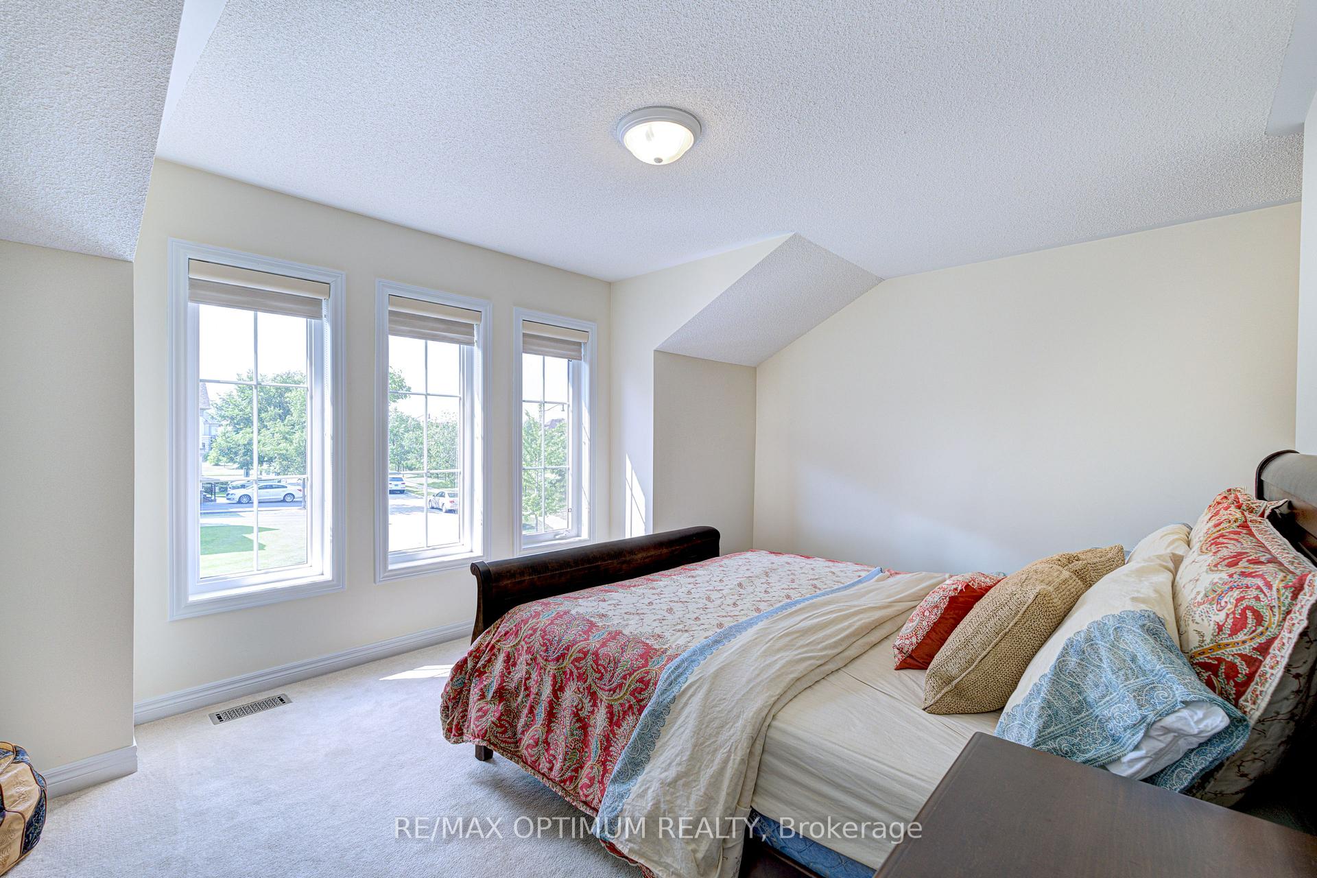 Photo 28 of 60 Impulse Circle, Brampton, Credit Valley — HOMEH