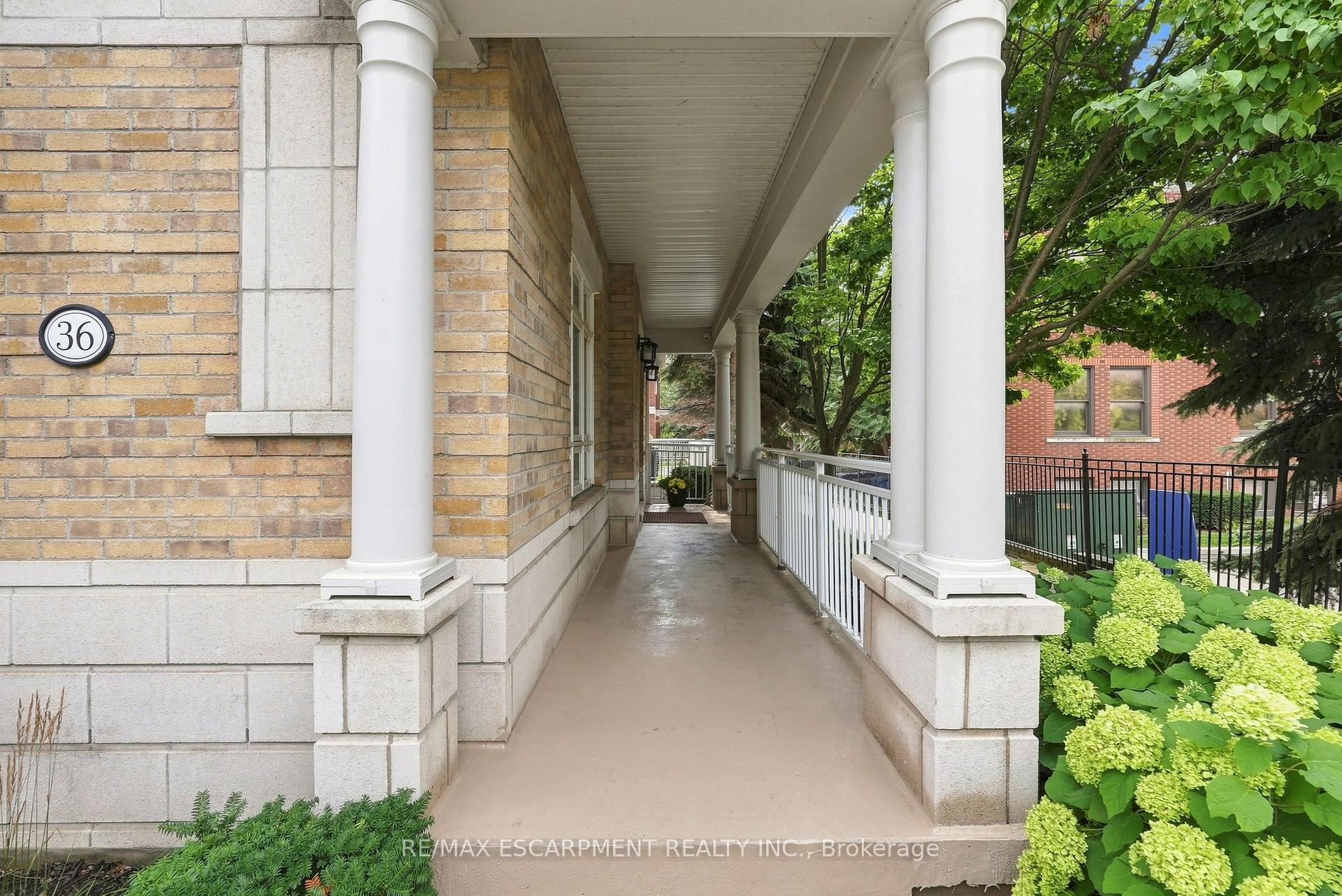 Photo 2 of 36 Compass Way, Mississauga, Port Credit — HOMEH