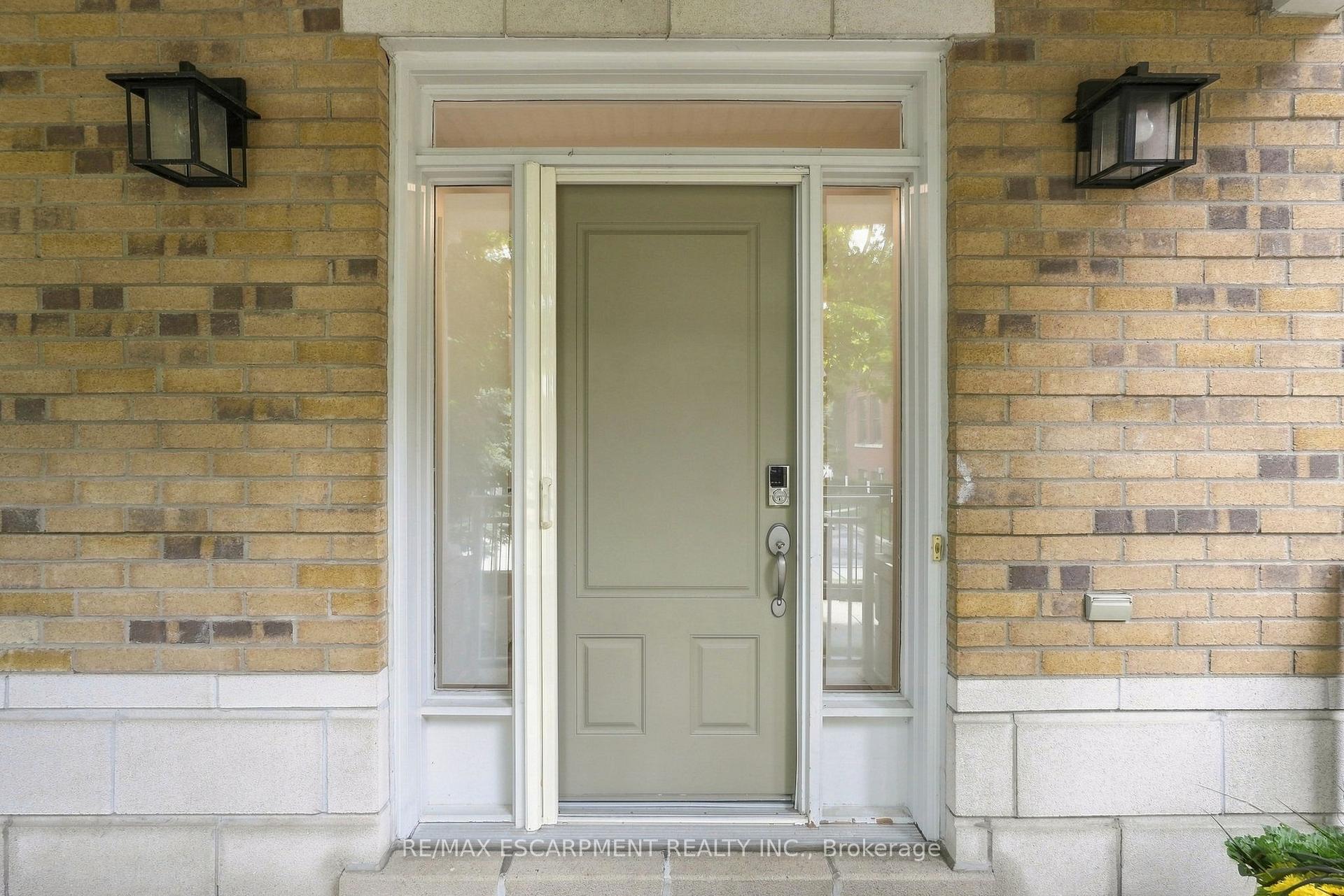 Photo 3 of 36 Compass Way, Mississauga, Port Credit — HOMEH