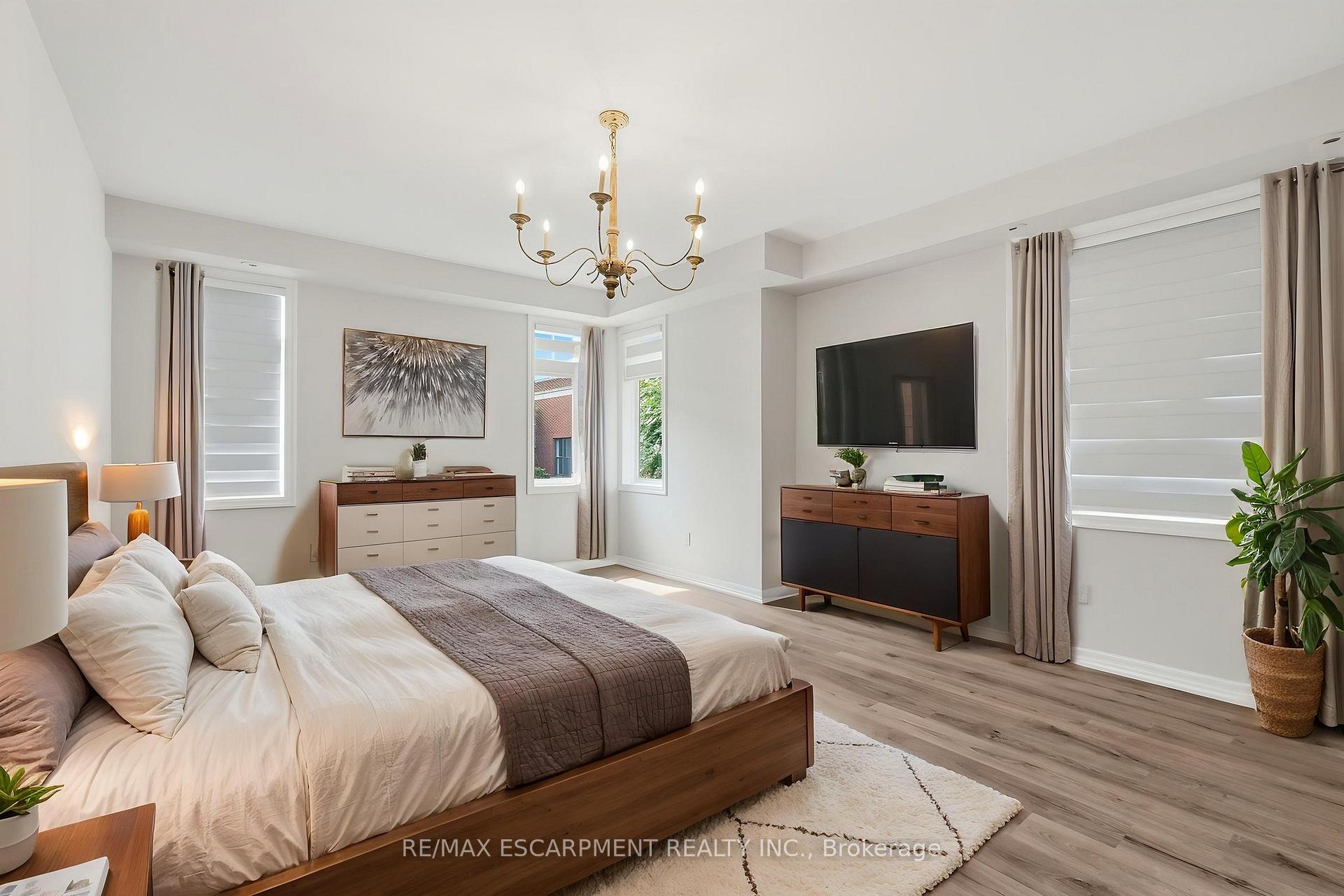 Photo 9 of 36 Compass Way, Mississauga, Port Credit — HOMEH