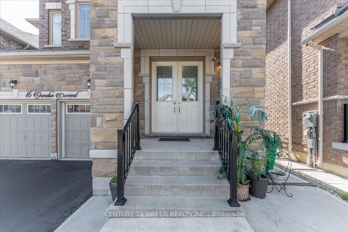 Photo 4 of 16 Grendon Crescent, Brampton, Credit Valley — HOMEH