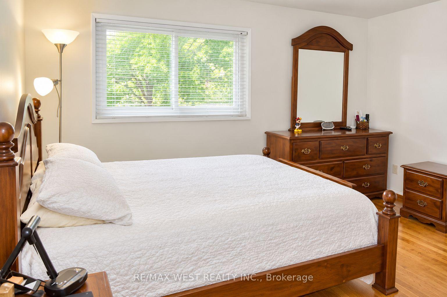 Photo 6 of 3538 Bannerhill Avenue, Mississauga, Applewood — HOMEH