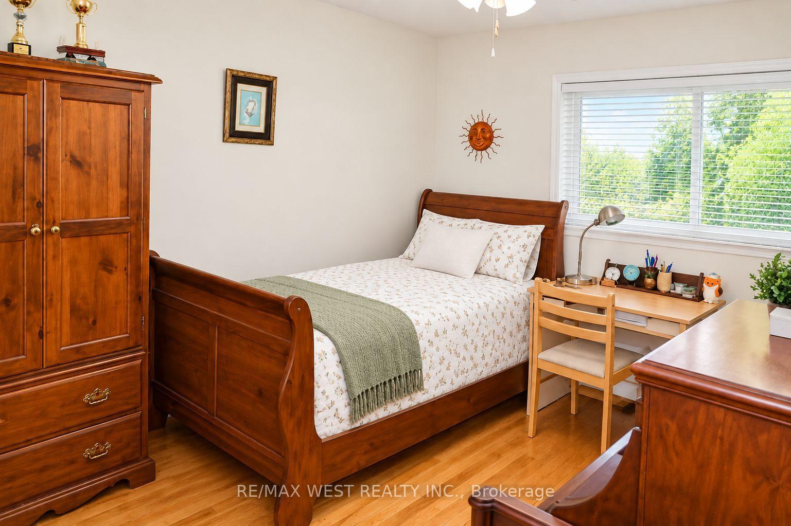 Photo 8 of 3538 Bannerhill Avenue, Mississauga, Applewood — HOMEH