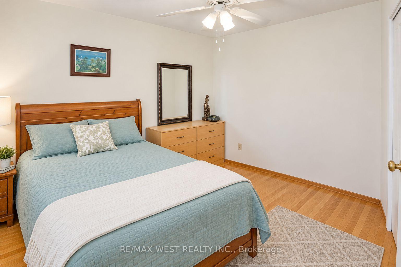 Photo 9 of 3538 Bannerhill Avenue, Mississauga, Applewood — HOMEH