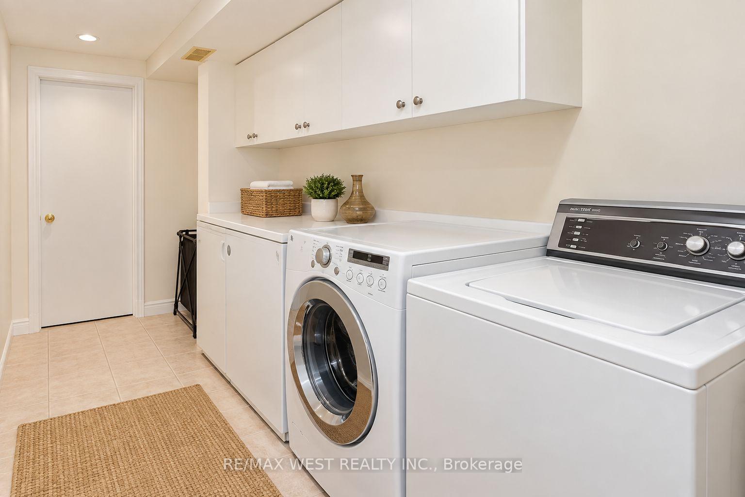 Photo 11 of 3538 Bannerhill Avenue, Mississauga, Applewood — HOMEH