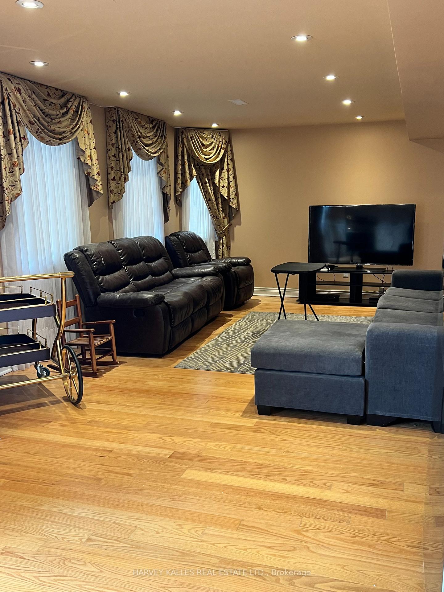 Photo 3 of Unit Bsmt, 44 Ann Louise Crescent, Markham, Cedarwood — HOMEH
