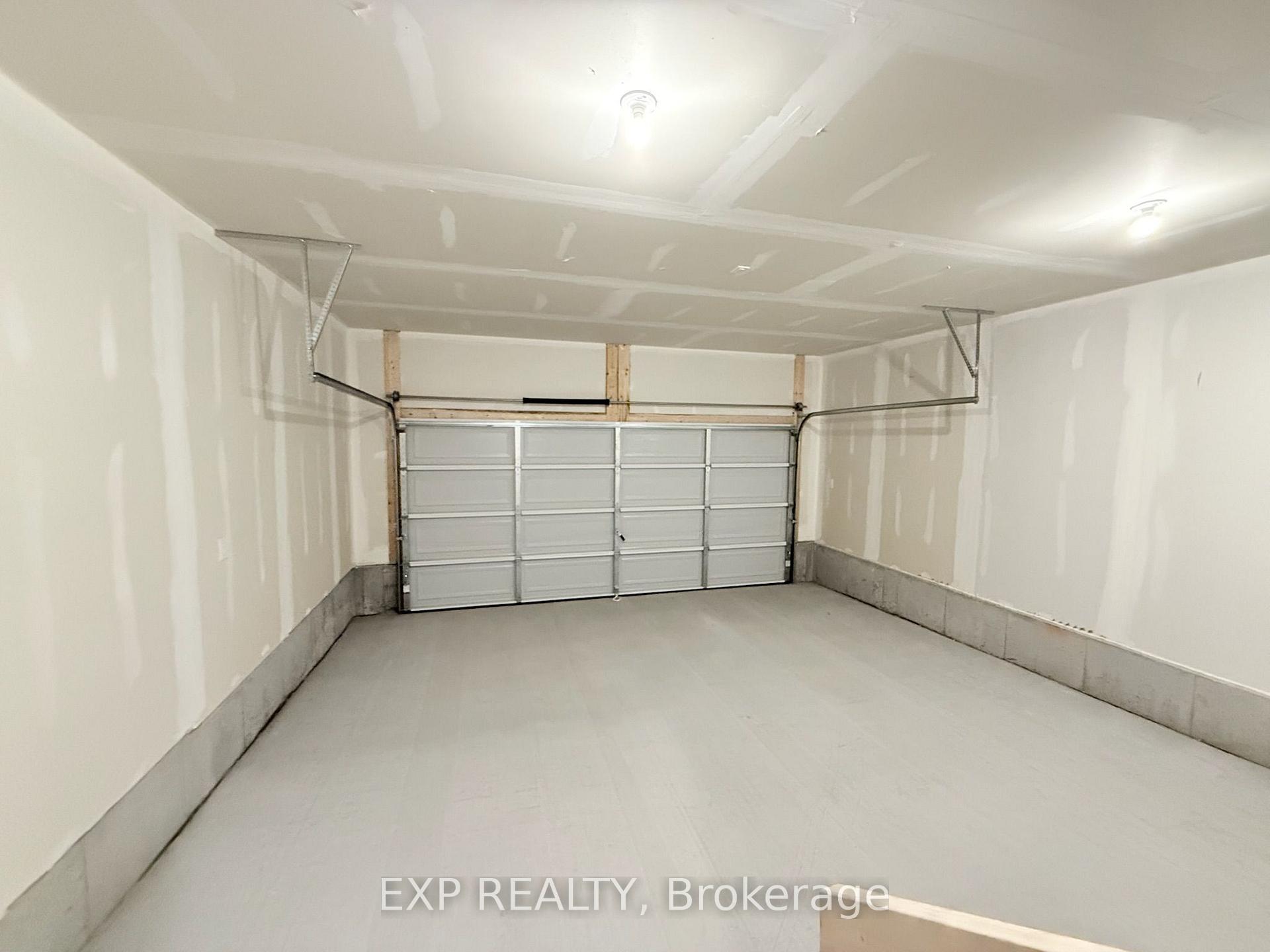 Photo 16 of 538 Oldenburg Avenue, Ottawa, Btwn Franktown Rd. & Fallowfield Rd. — HOMEH