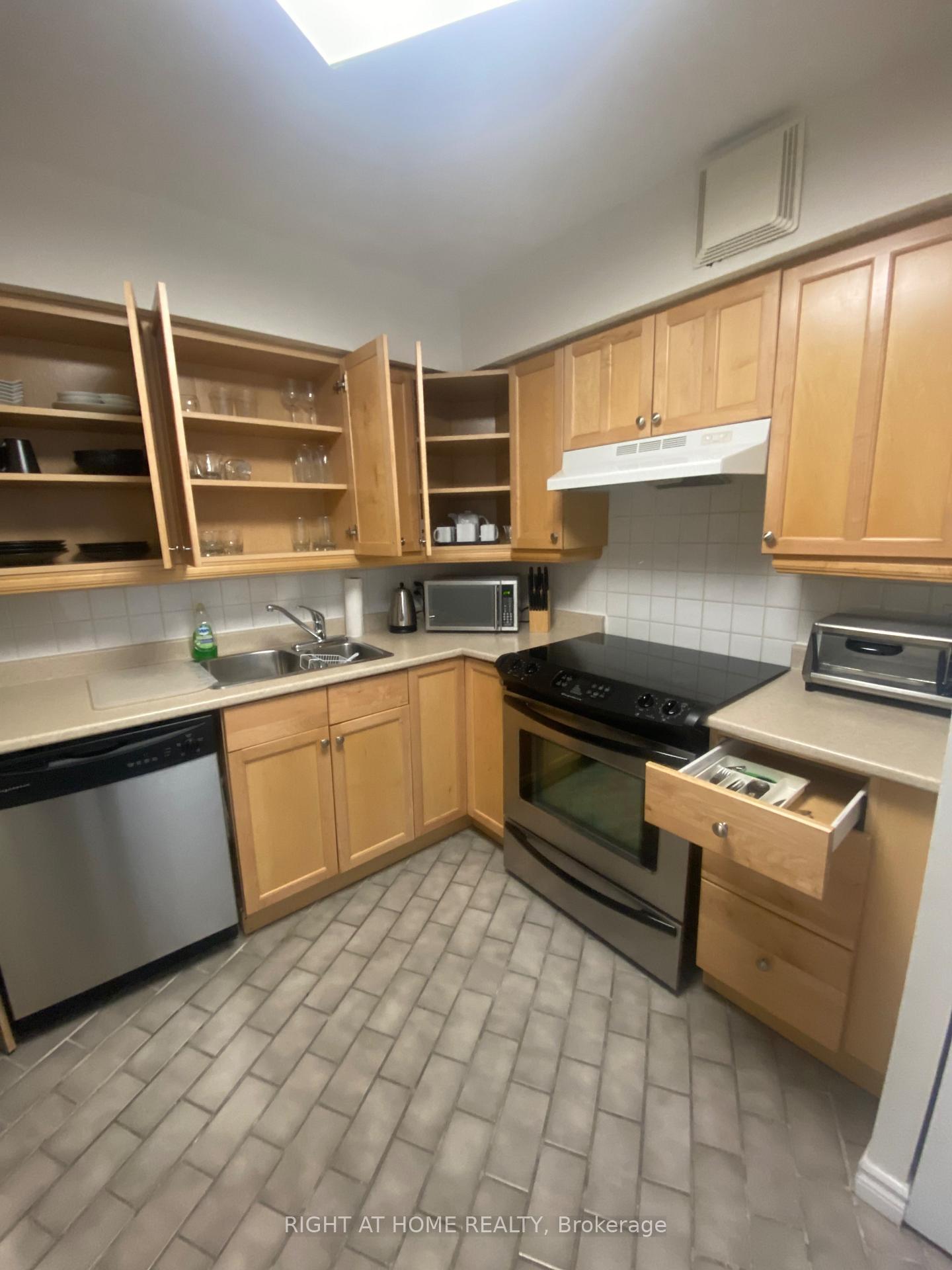 Photo 10 of Unit 3008, 270 Queens Quay, Toronto, Waterfront Communities — HOMEH