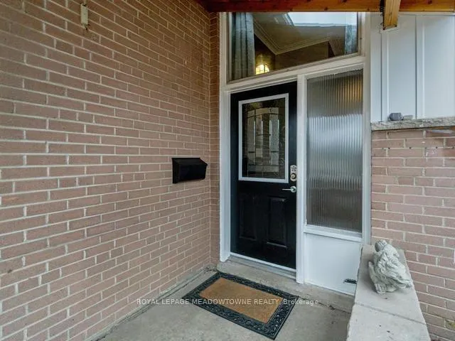 Photo 5 of 153 Delrex Boulevard, Halton Hills, Georgetown — HOMEH