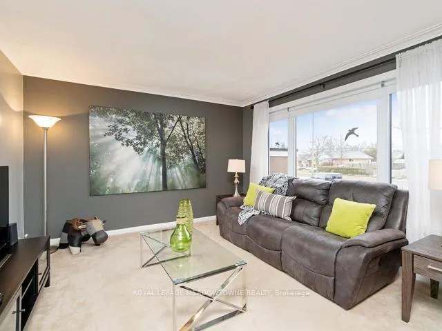 Photo 6 of 153 Delrex Boulevard, Halton Hills, Georgetown — HOMEH