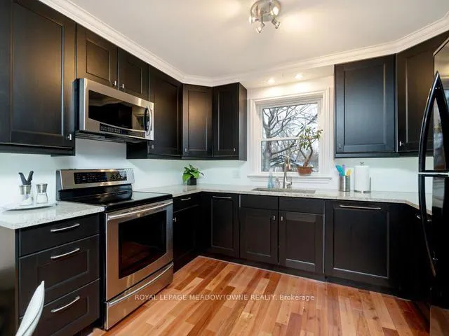 Photo 9 of 153 Delrex Boulevard, Halton Hills, Georgetown — HOMEH