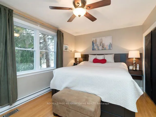 Photo 15 of 153 Delrex Boulevard, Halton Hills, Georgetown — HOMEH