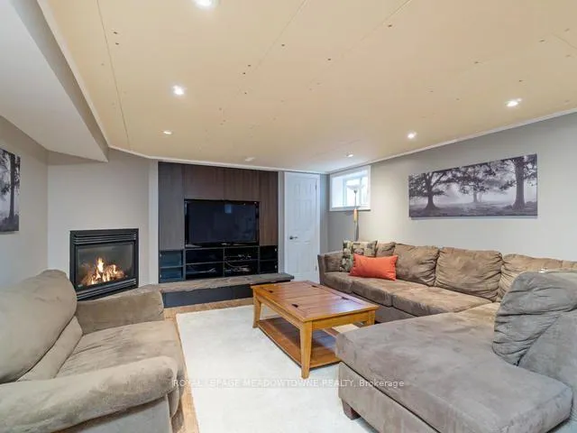 Photo 18 of 153 Delrex Boulevard, Halton Hills, Georgetown — HOMEH