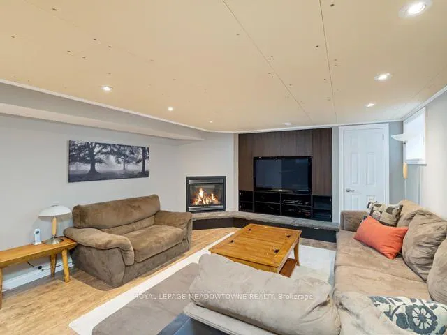 Photo 19 of 153 Delrex Boulevard, Halton Hills, Georgetown — HOMEH