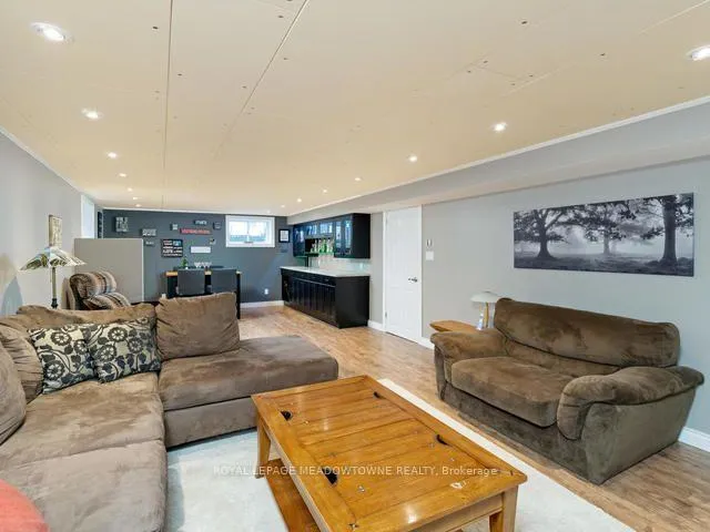 Photo 24 of 153 Delrex Boulevard, Halton Hills, Georgetown — HOMEH