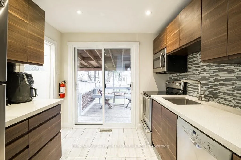 Photo 9 of 109 Royal Avenue, Hamilton, Ainslie Wood — HOMEH