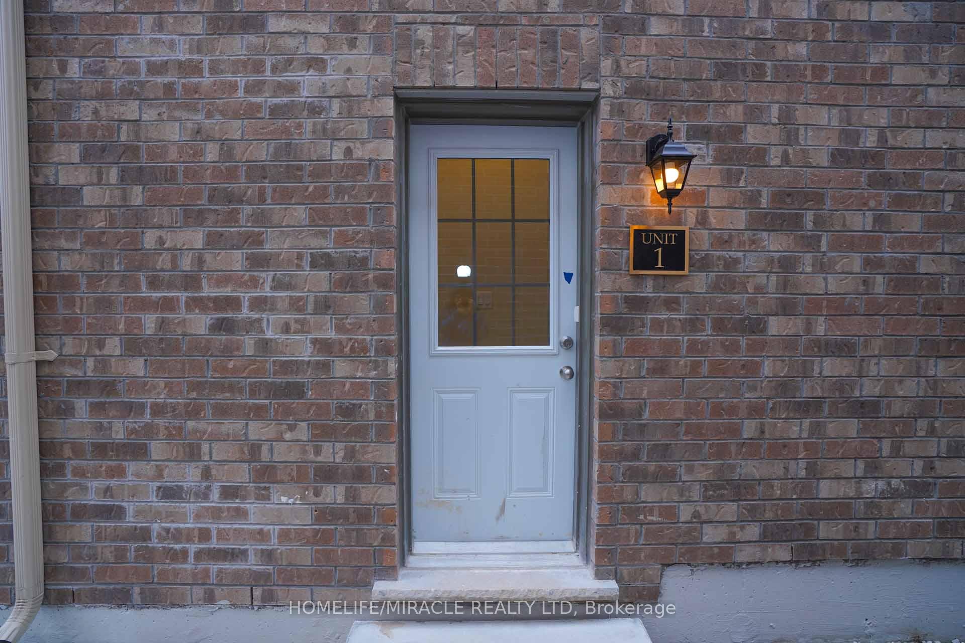 Photo 5 of Unit Lower, 31 Prudhoe Terrace, Barrie, Innis-Shore — HOMEH