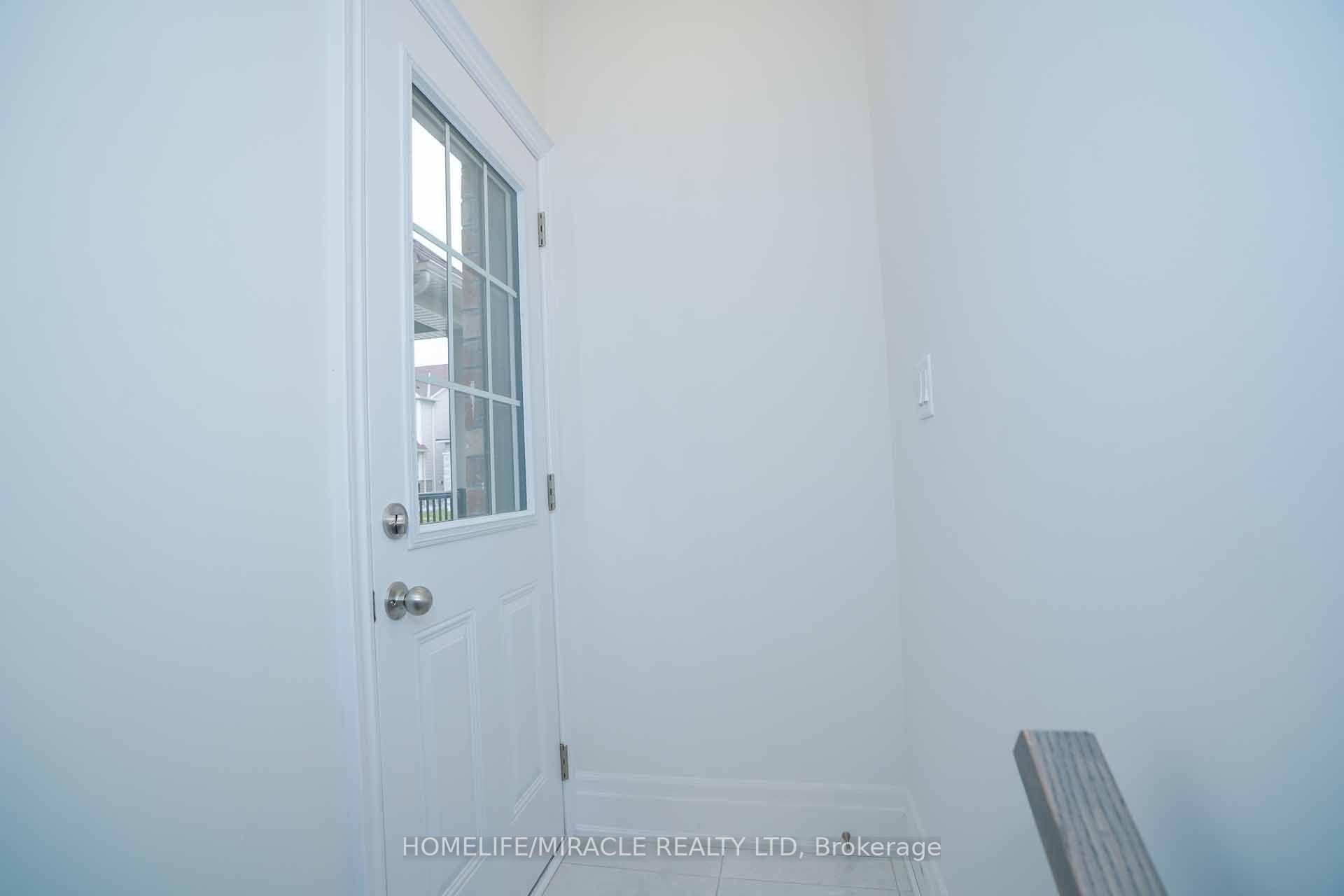 Photo 6 of Unit Lower, 31 Prudhoe Terrace, Barrie, Innis-Shore — HOMEH