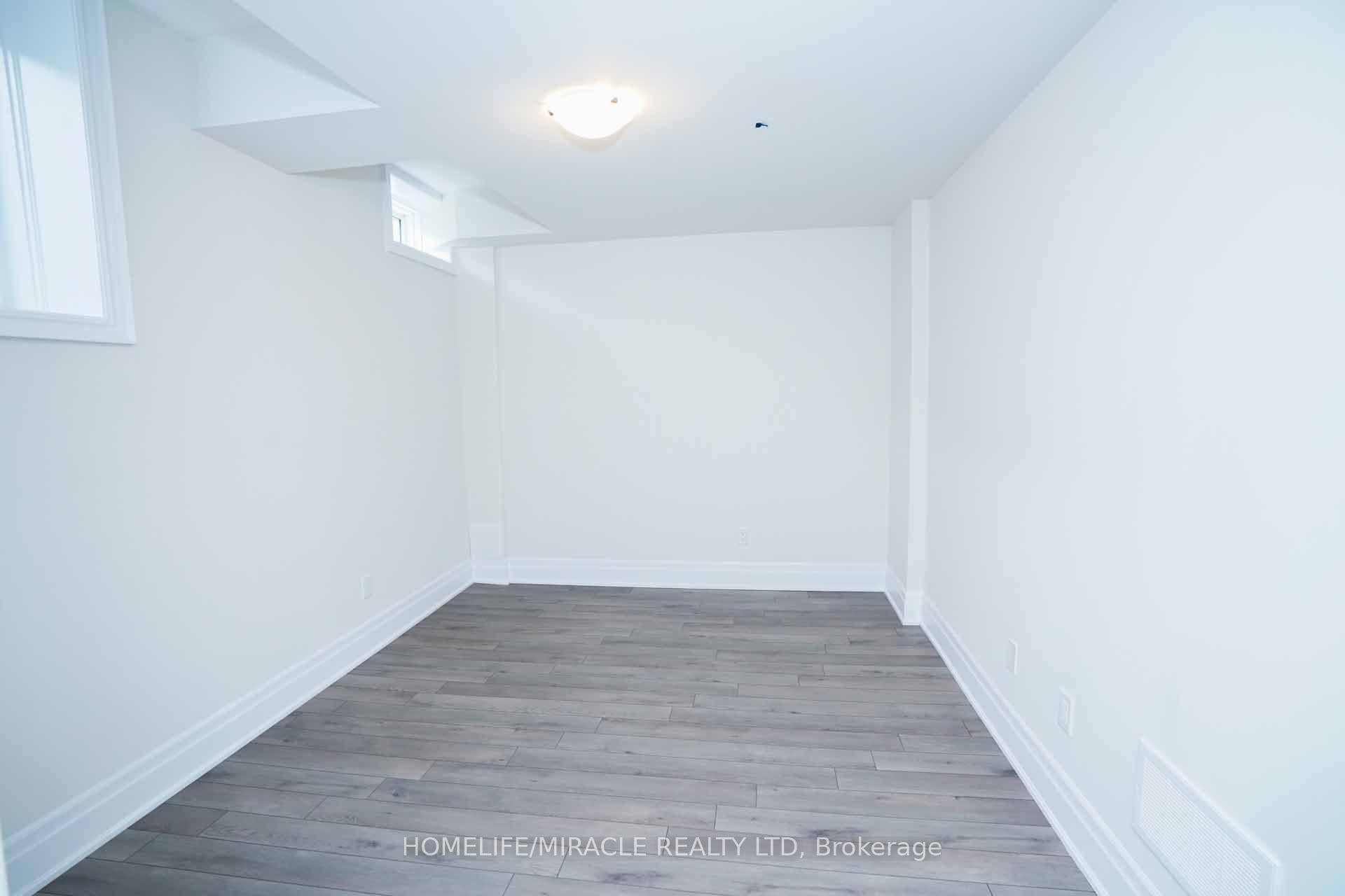 Photo 12 of Unit Lower, 31 Prudhoe Terrace, Barrie, Innis-Shore — HOMEH