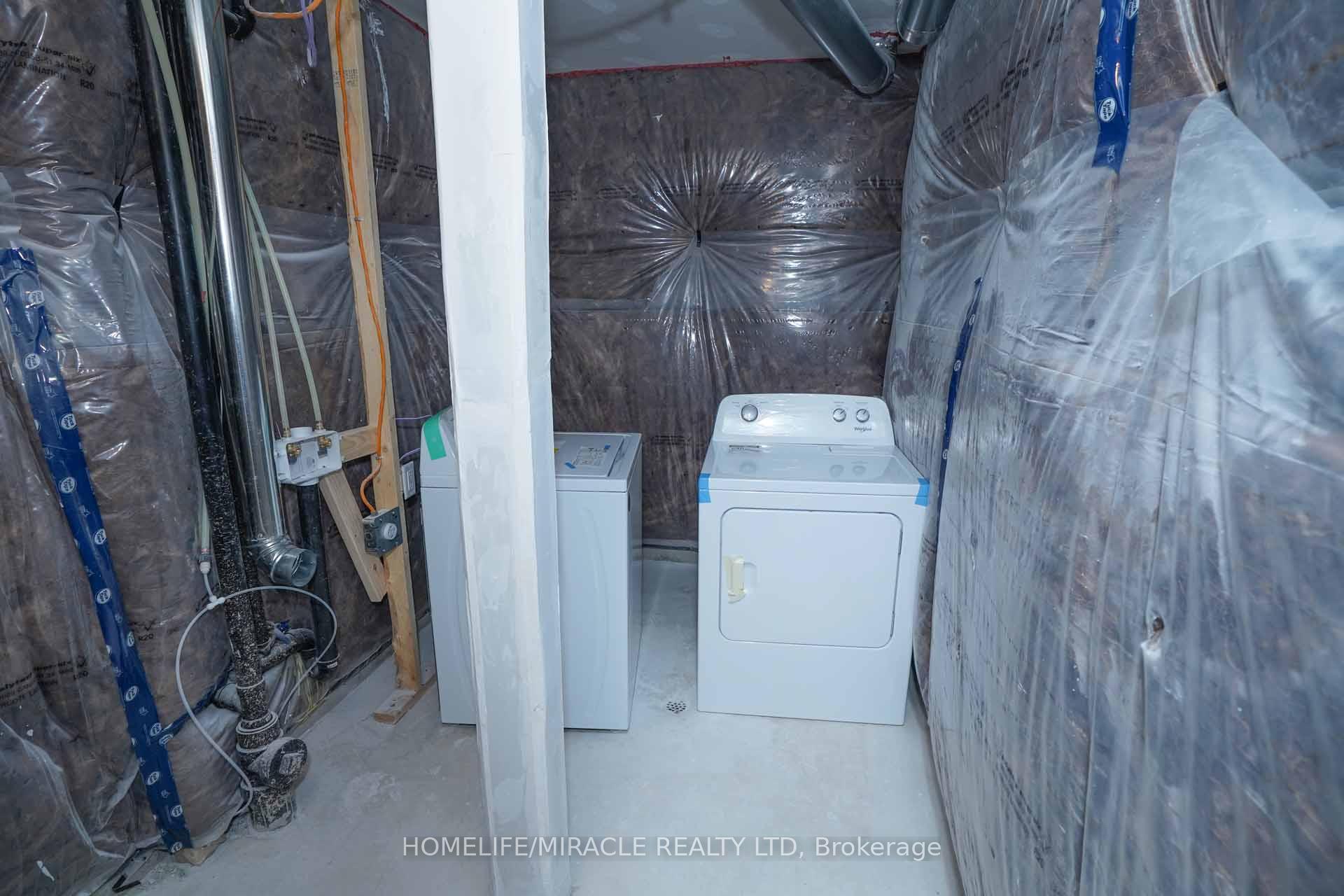 Photo 16 of Unit Lower, 31 Prudhoe Terrace, Barrie, Innis-Shore — HOMEH