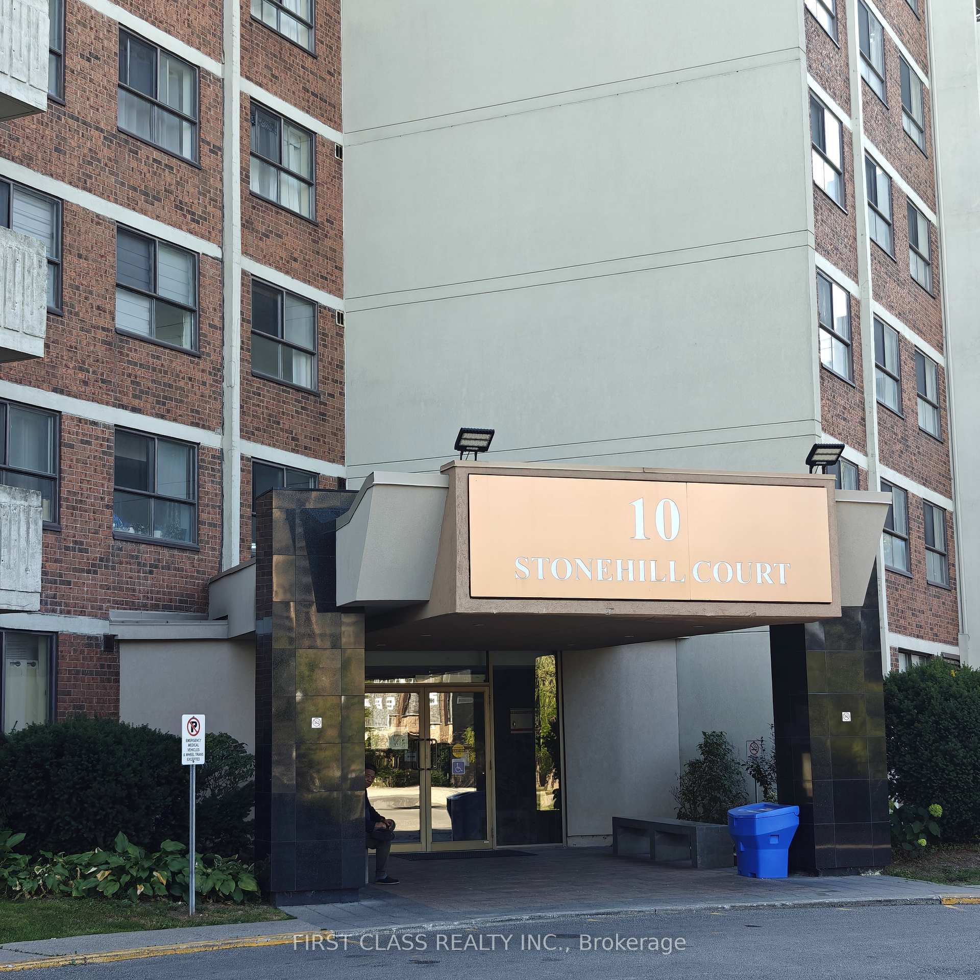 Front of Unit 1412, 10 Stonehill Court