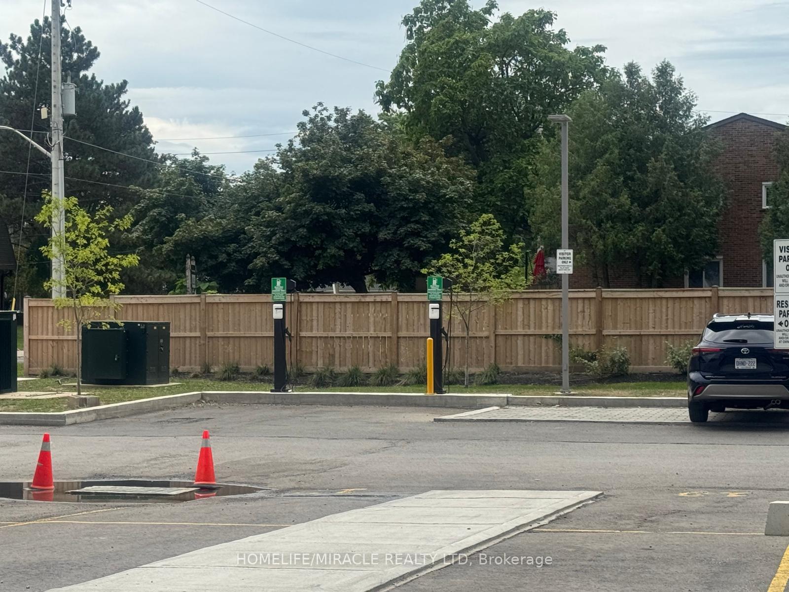 Photo 12 of 2782 Barton Street E, Hamilton, Riverdale — HOMEH