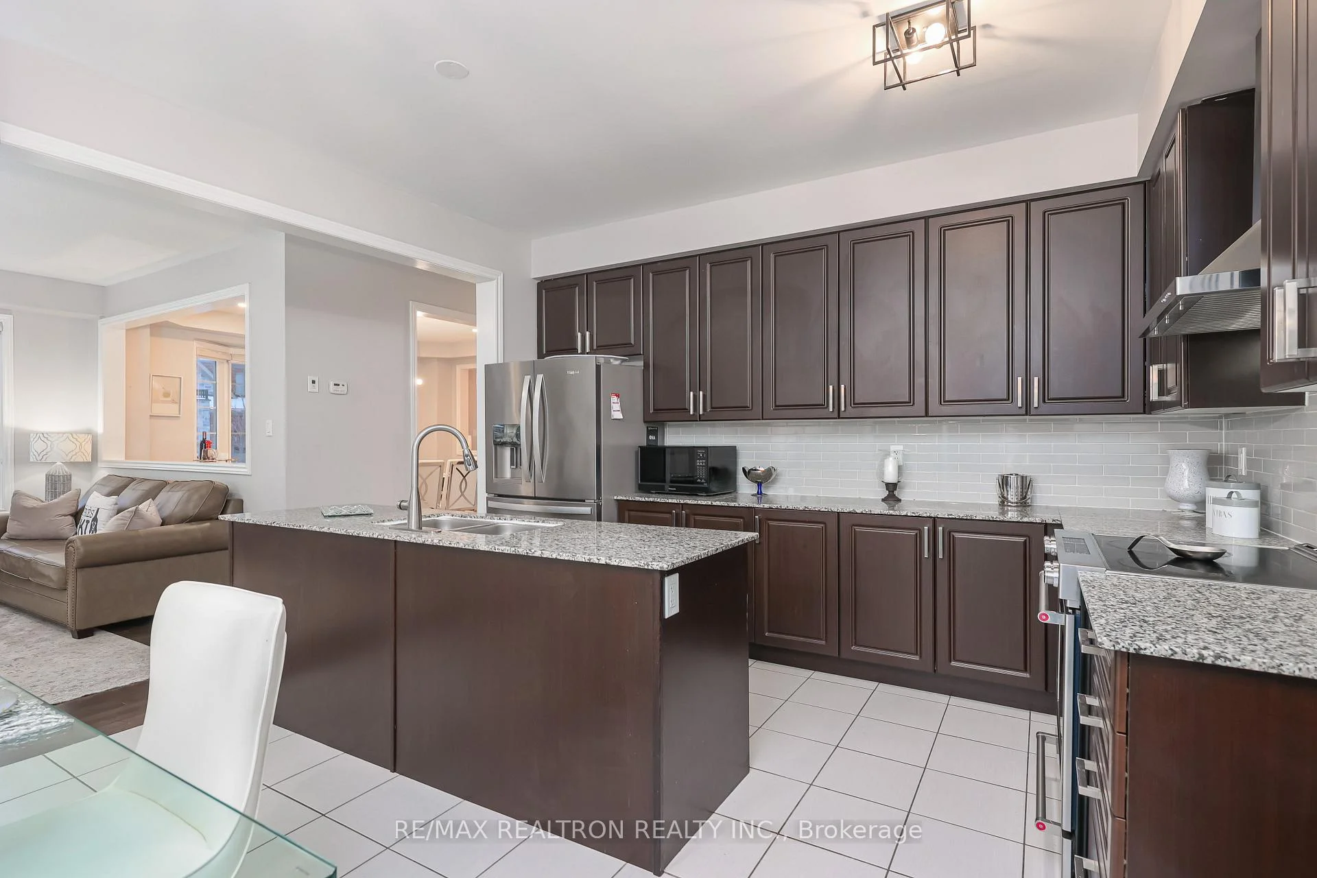 Photo 9 of 30 Terry Crescent, Clarington, Bowmanville — HOMEH