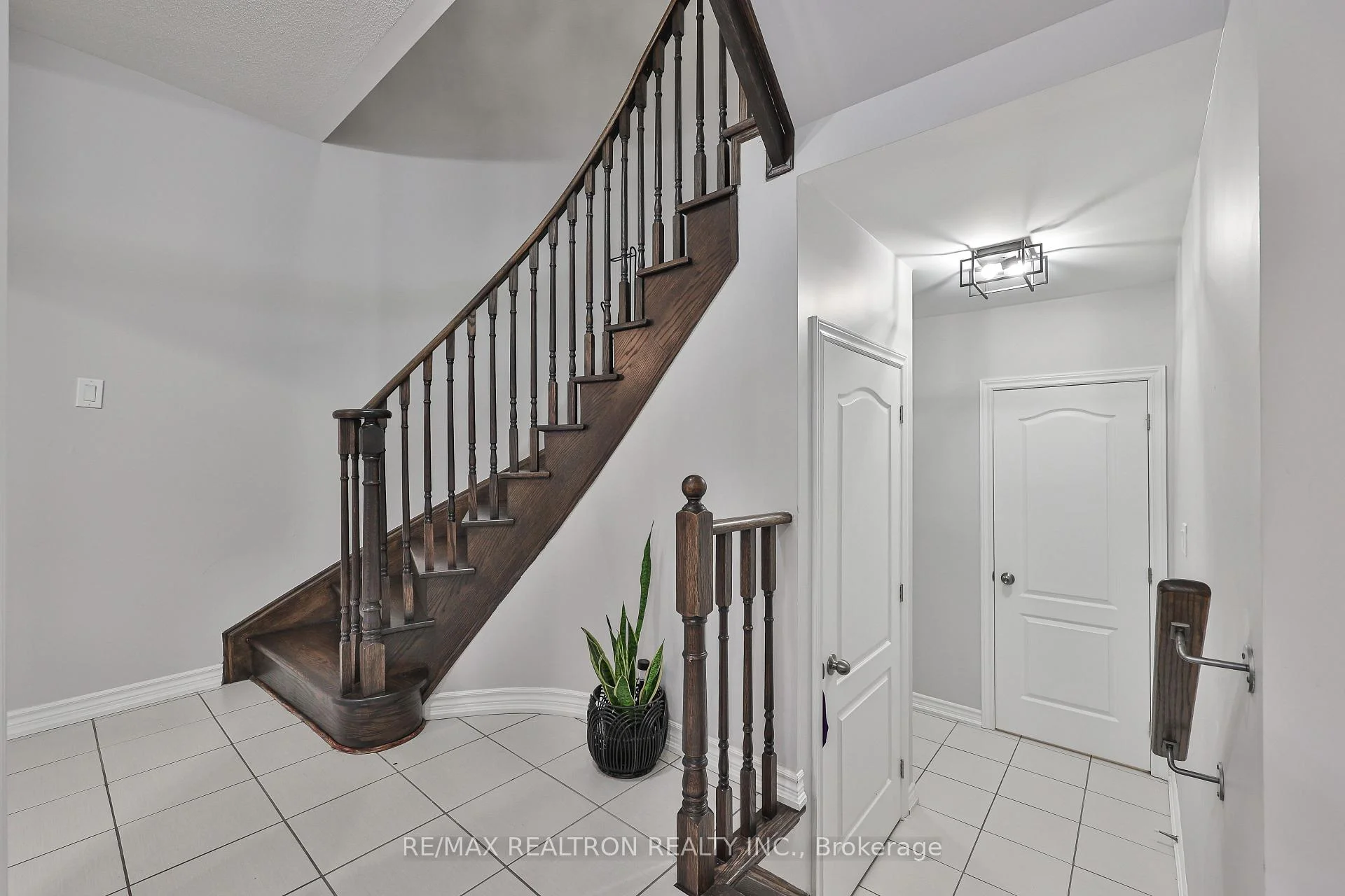 Photo 13 of 30 Terry Crescent, Clarington, Bowmanville — HOMEH