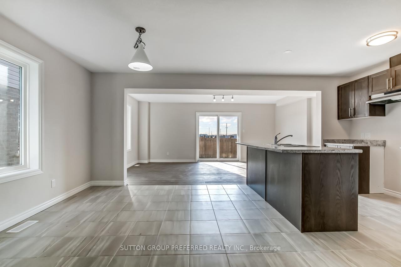 Photo 5 of 371 Kennington Way, London, South W — HOMEH