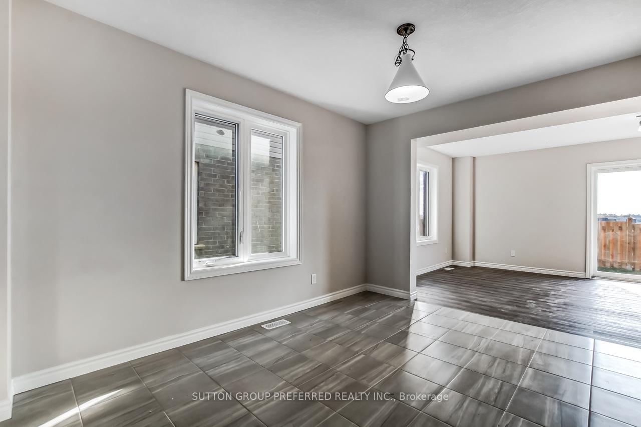 Photo 6 of 371 Kennington Way, London, South W — HOMEH