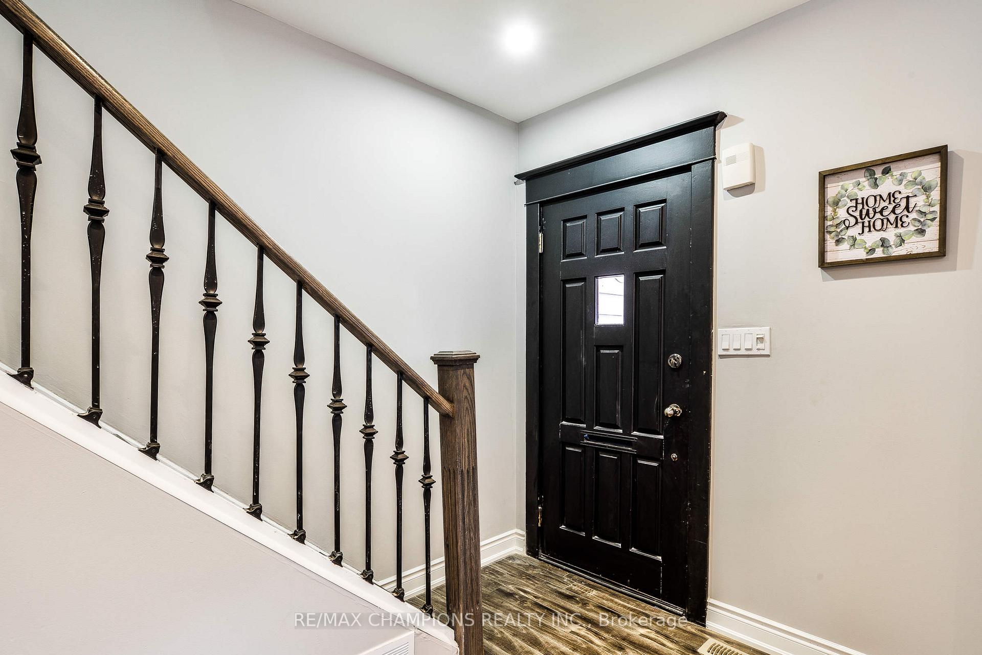 Photo 6 of Unit Main, 734 Willard Avenue, Toronto, Runnymede-Bloor West Village — HOMEH