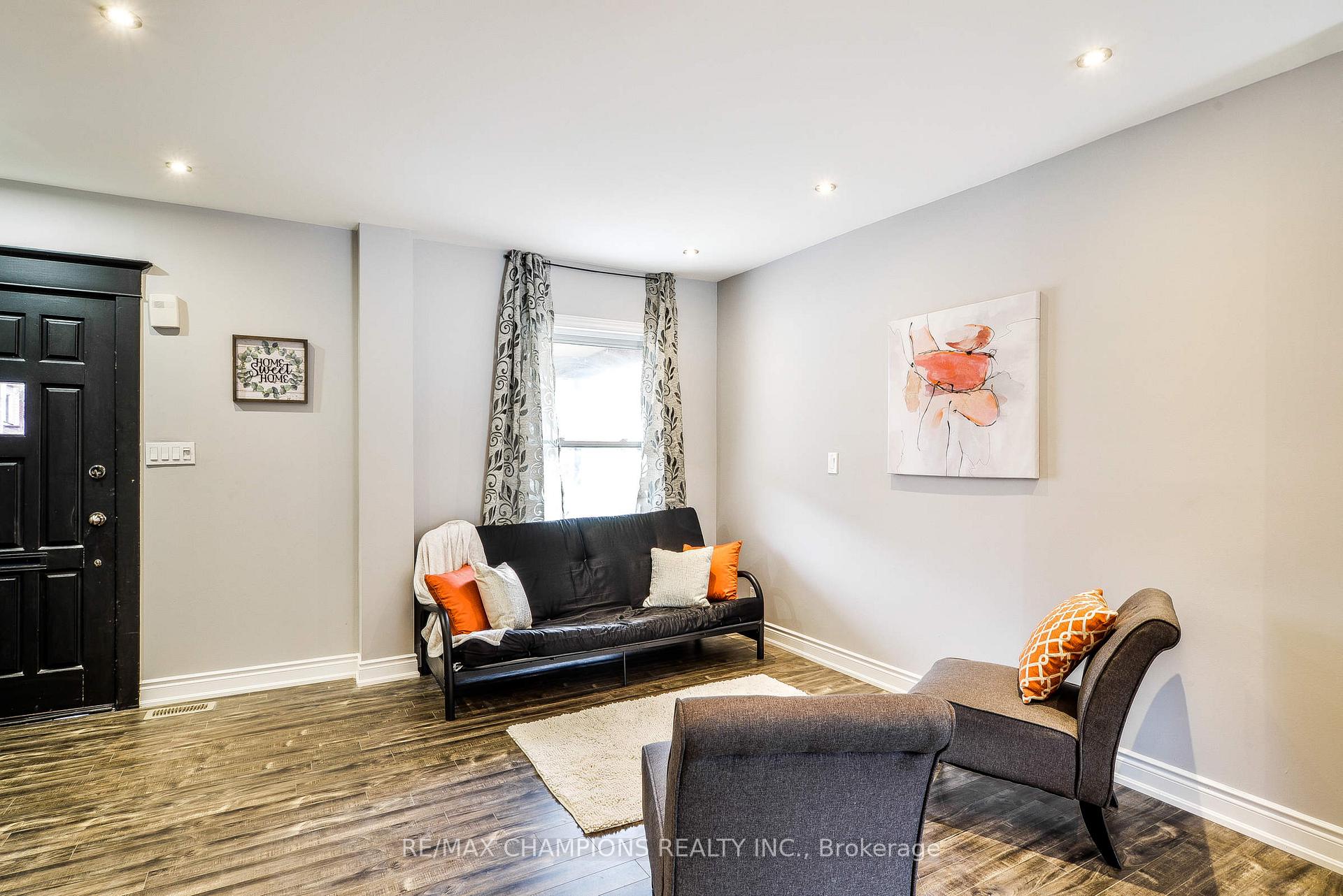 Photo 10 of Unit Main, 734 Willard Avenue, Toronto, Runnymede-Bloor West Village — HOMEH
