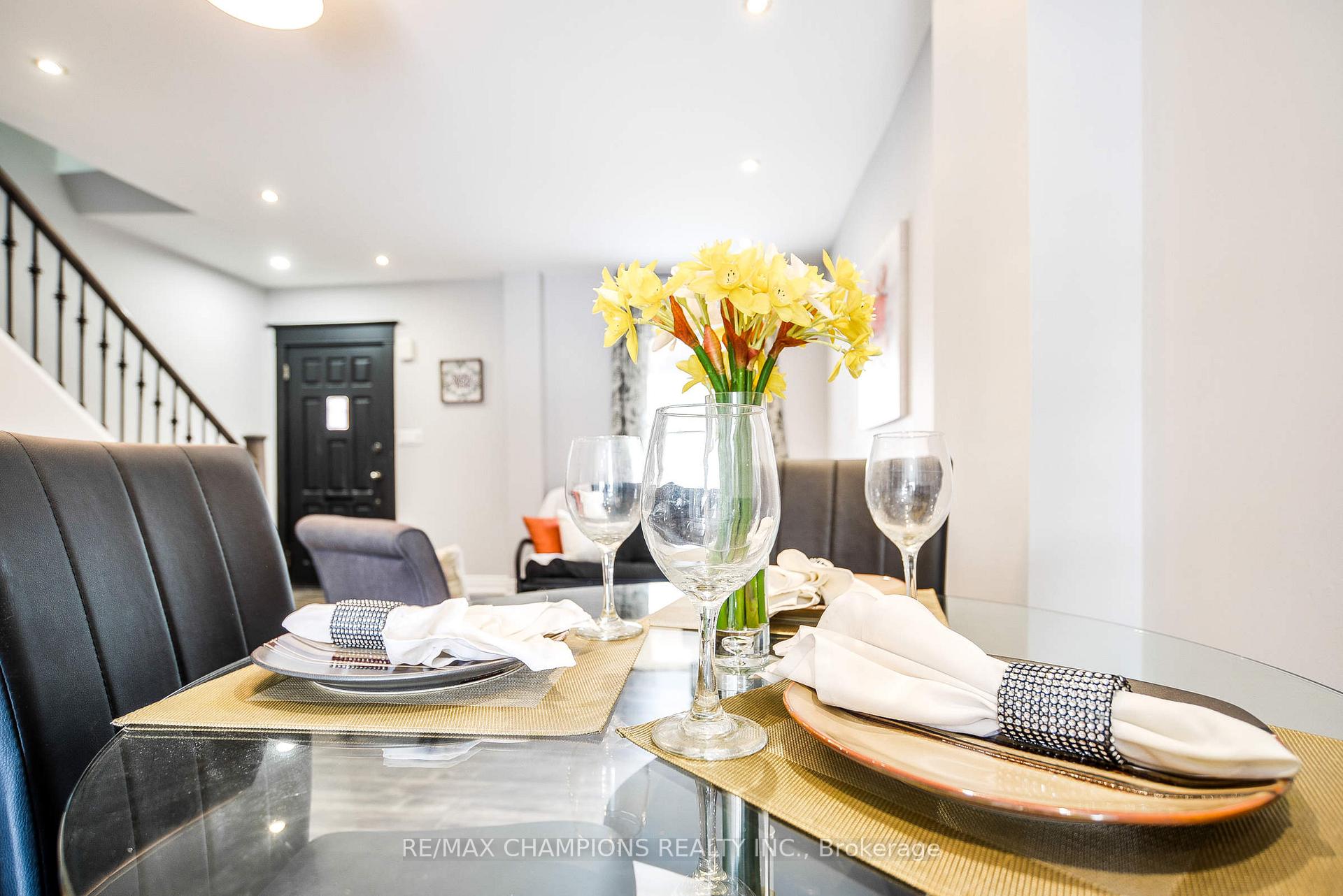 Photo 12 of Unit Main, 734 Willard Avenue, Toronto, Runnymede-Bloor West Village — HOMEH