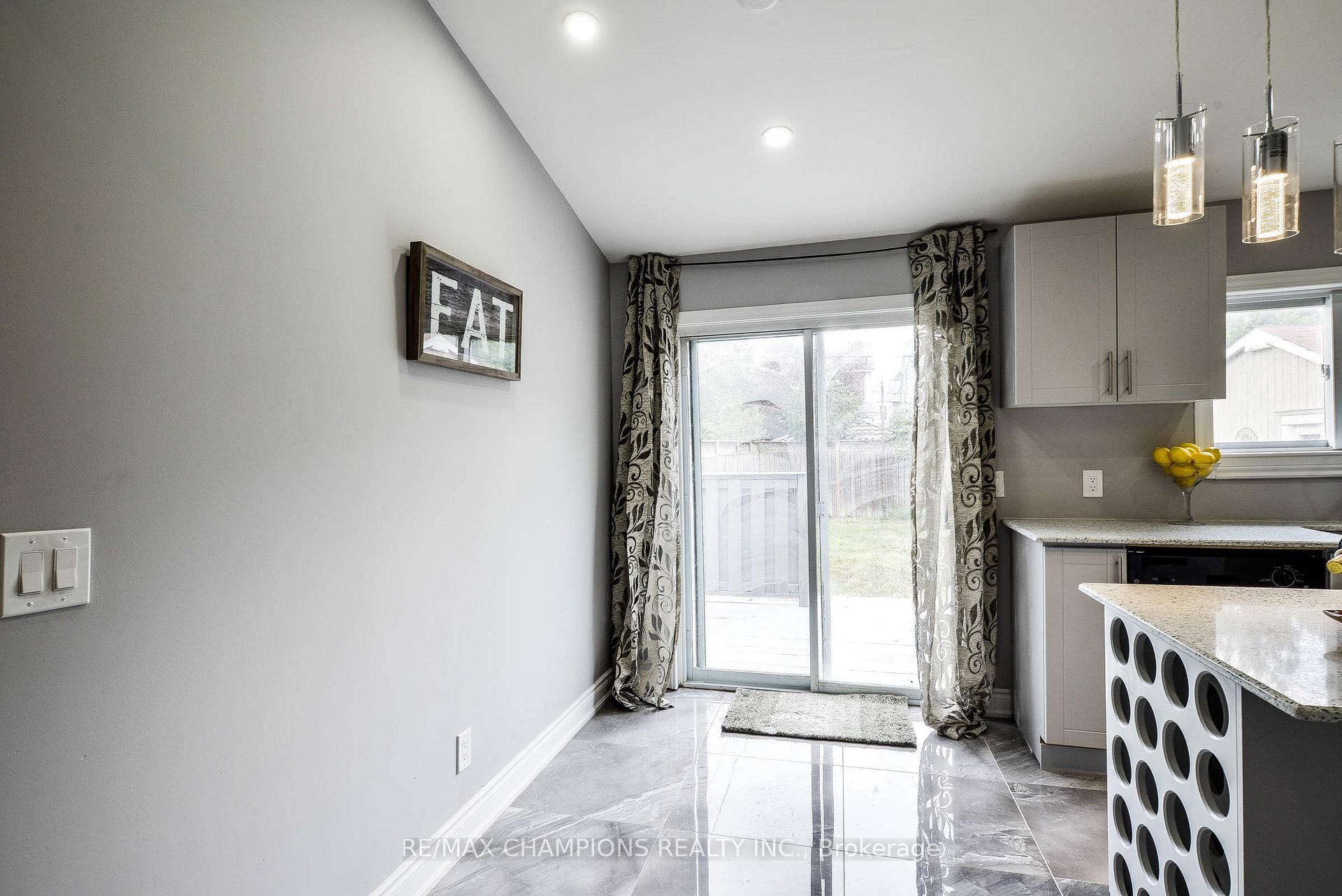 Photo 13 of Unit Main, 734 Willard Avenue, Toronto, Runnymede-Bloor West Village — HOMEH