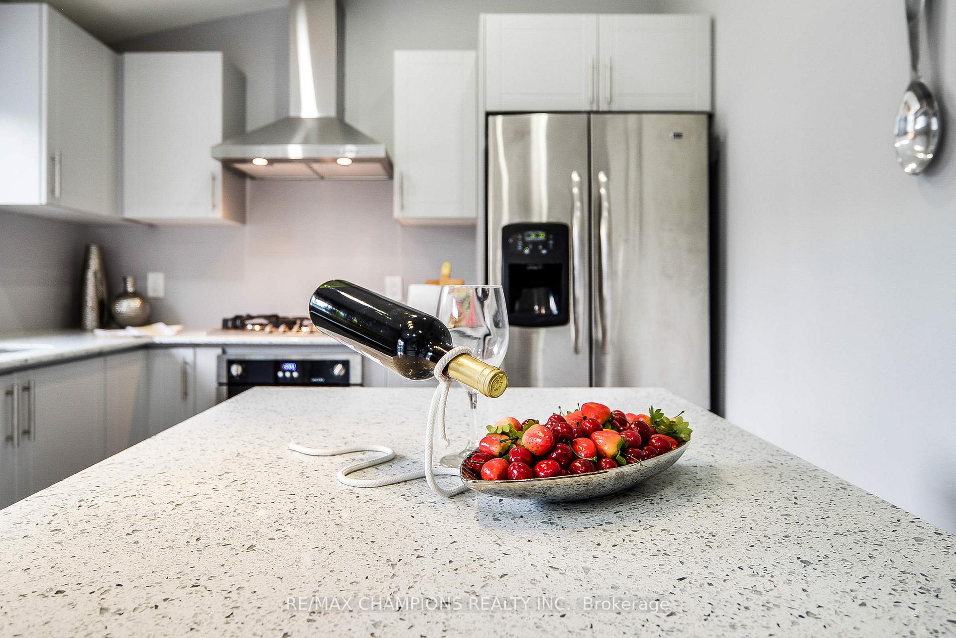 Photo 16 of Unit Main, 734 Willard Avenue, Toronto, Runnymede-Bloor West Village — HOMEH