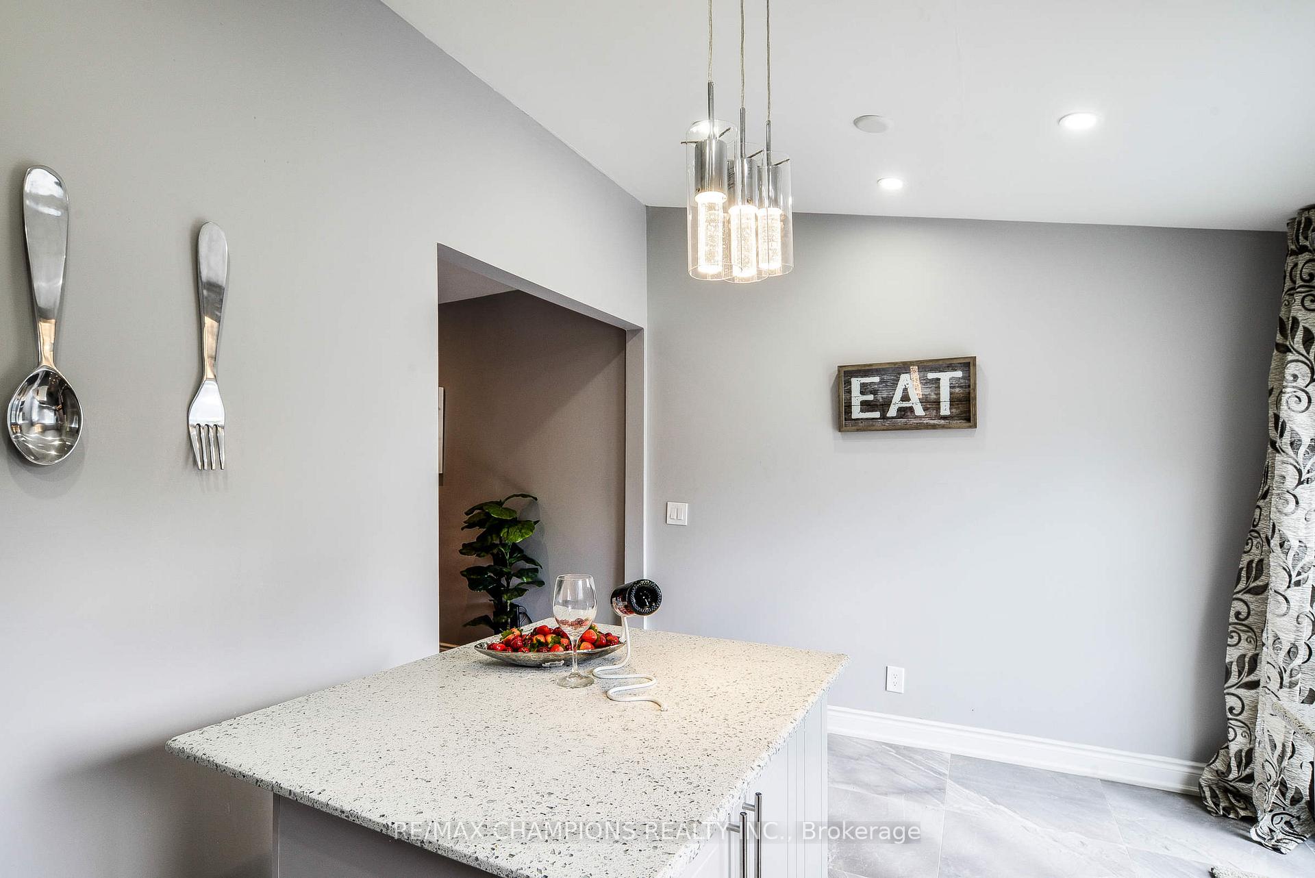Photo 20 of Unit Main, 734 Willard Avenue, Toronto, Runnymede-Bloor West Village — HOMEH