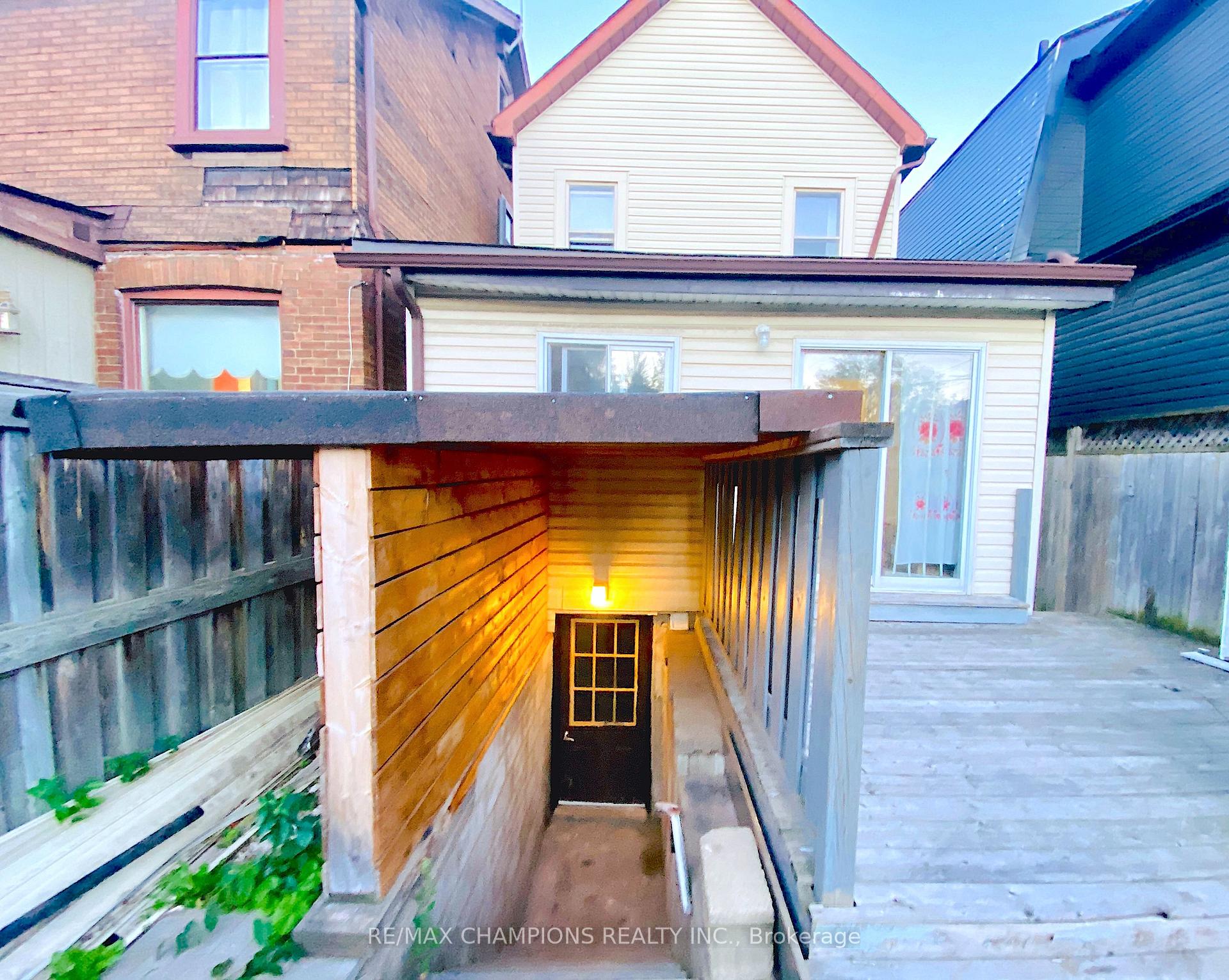 Photo 31 of Unit Main, 734 Willard Avenue, Toronto, Runnymede-Bloor West Village — HOMEH