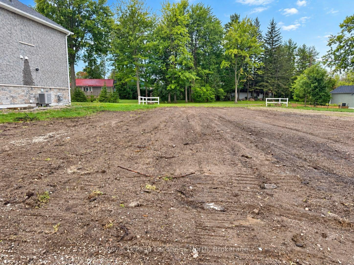 Photo 4 of 24 William Avenue, Wasaga Beach — HOMEH