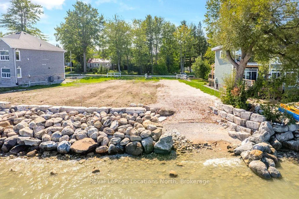 Photo 11 of 24 William Avenue, Wasaga Beach — HOMEH