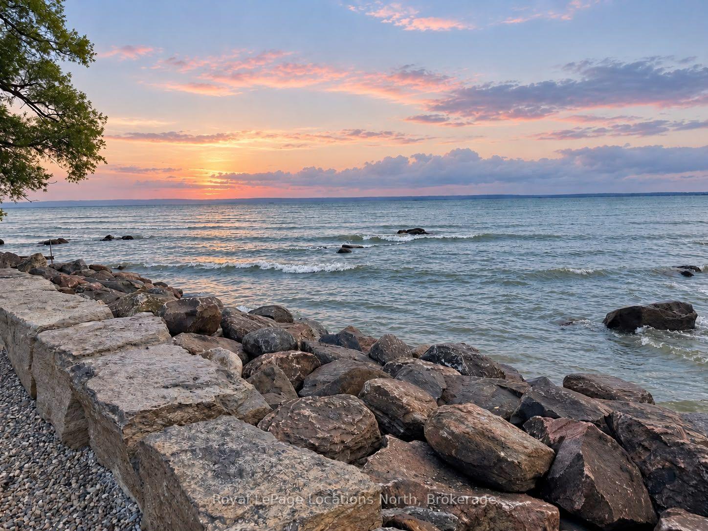 Photo 3 of 22 William Avenue, Wasaga Beach — HOMEH