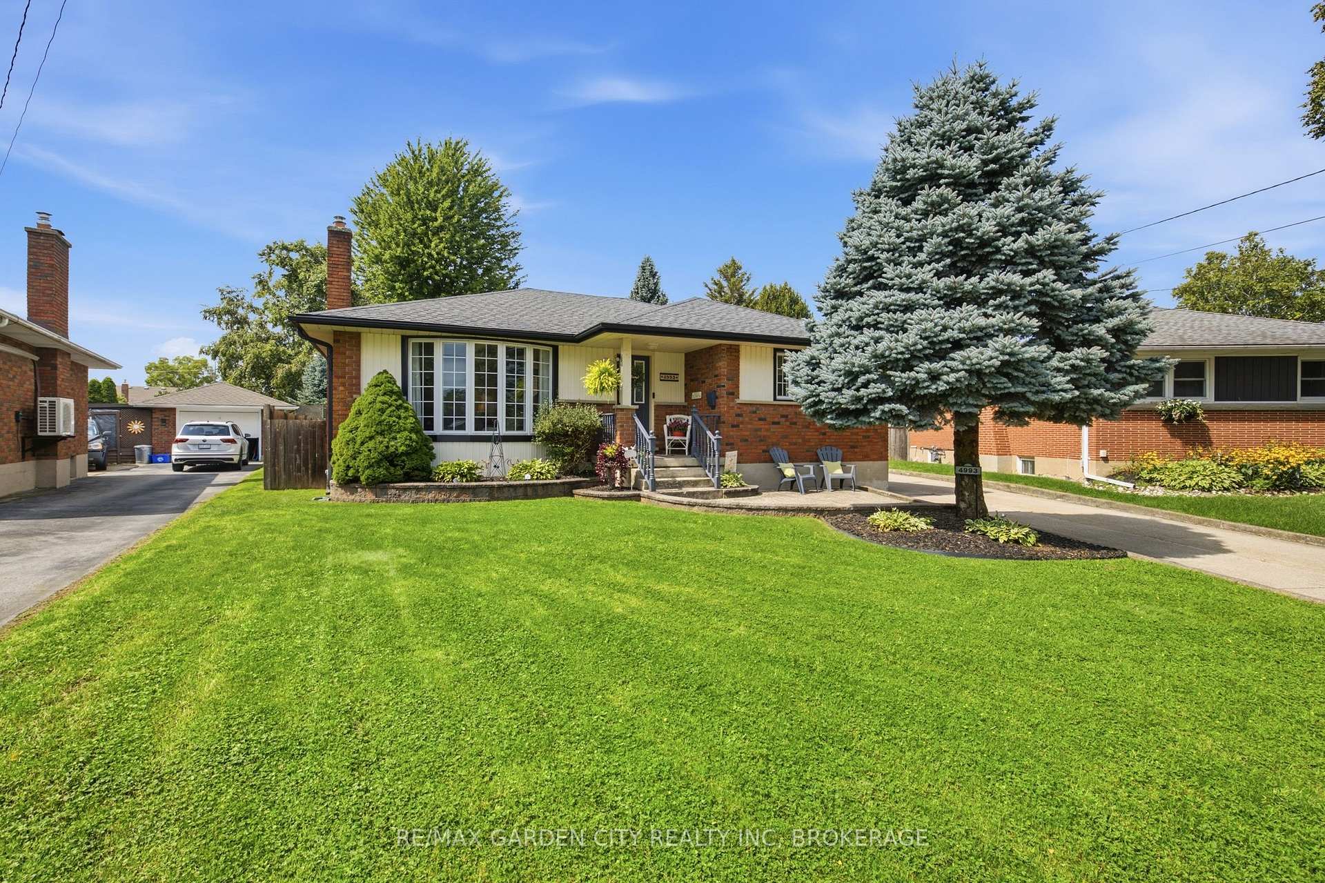 Photo 2 of 4993 Rendall Crescent, Niagara Falls, Cherrywood — HOMEH