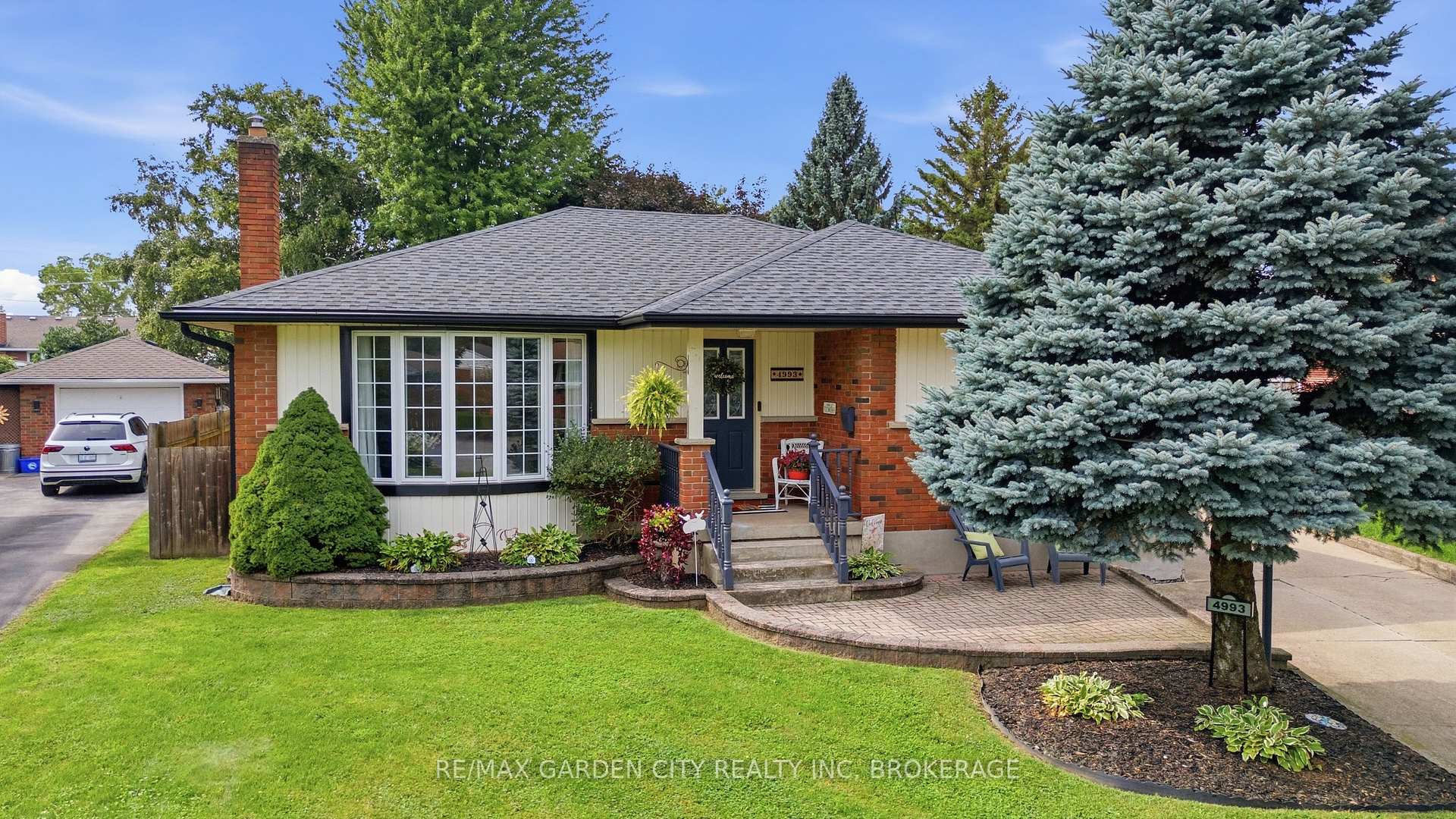 Photo 3 of 4993 Rendall Crescent, Niagara Falls, Cherrywood — HOMEH