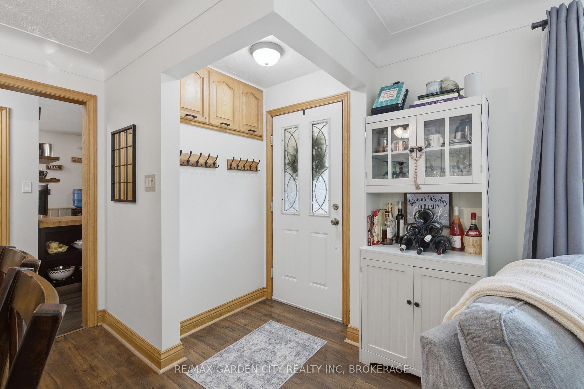 Photo 9 of 4993 Rendall Crescent, Niagara Falls, Cherrywood — HOMEH
