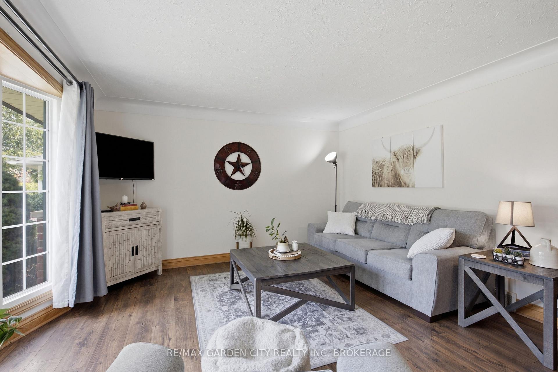 Photo 11 of 4993 Rendall Crescent, Niagara Falls, Cherrywood — HOMEH