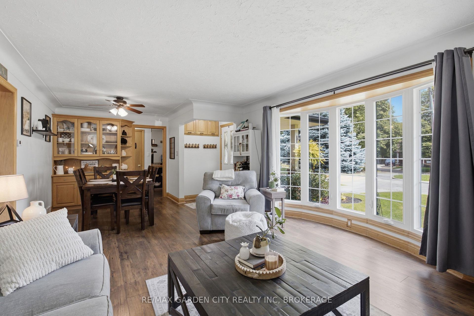 Photo 14 of 4993 Rendall Crescent, Niagara Falls, Cherrywood — HOMEH