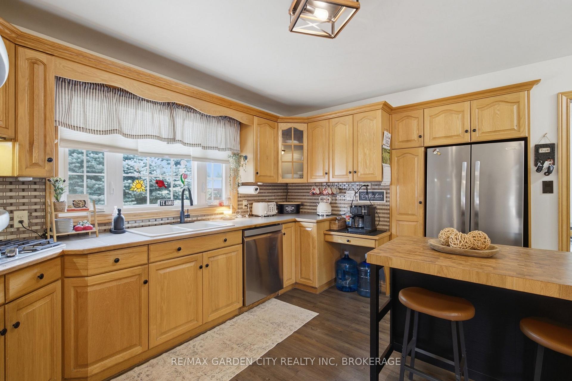 Photo 15 of 4993 Rendall Crescent, Niagara Falls, Cherrywood — HOMEH